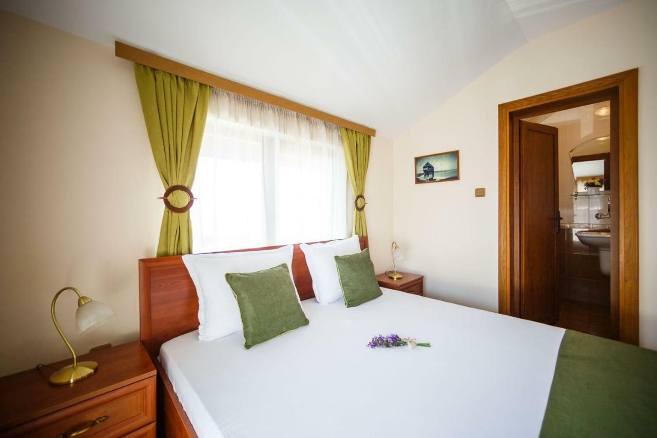 Hotel Albatros Old Town Sozopol Exteriör bild