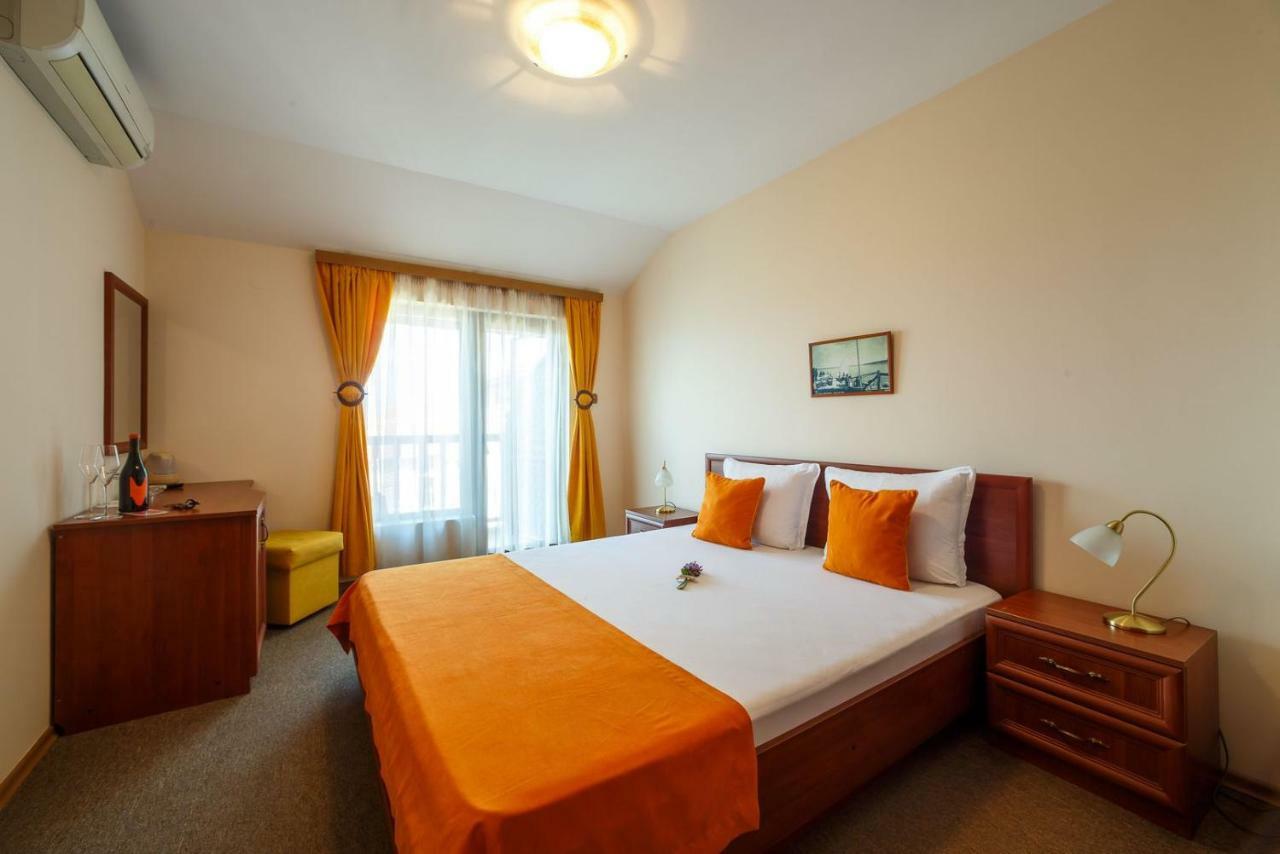 Hotel Albatros Old Town Sozopol Exteriör bild